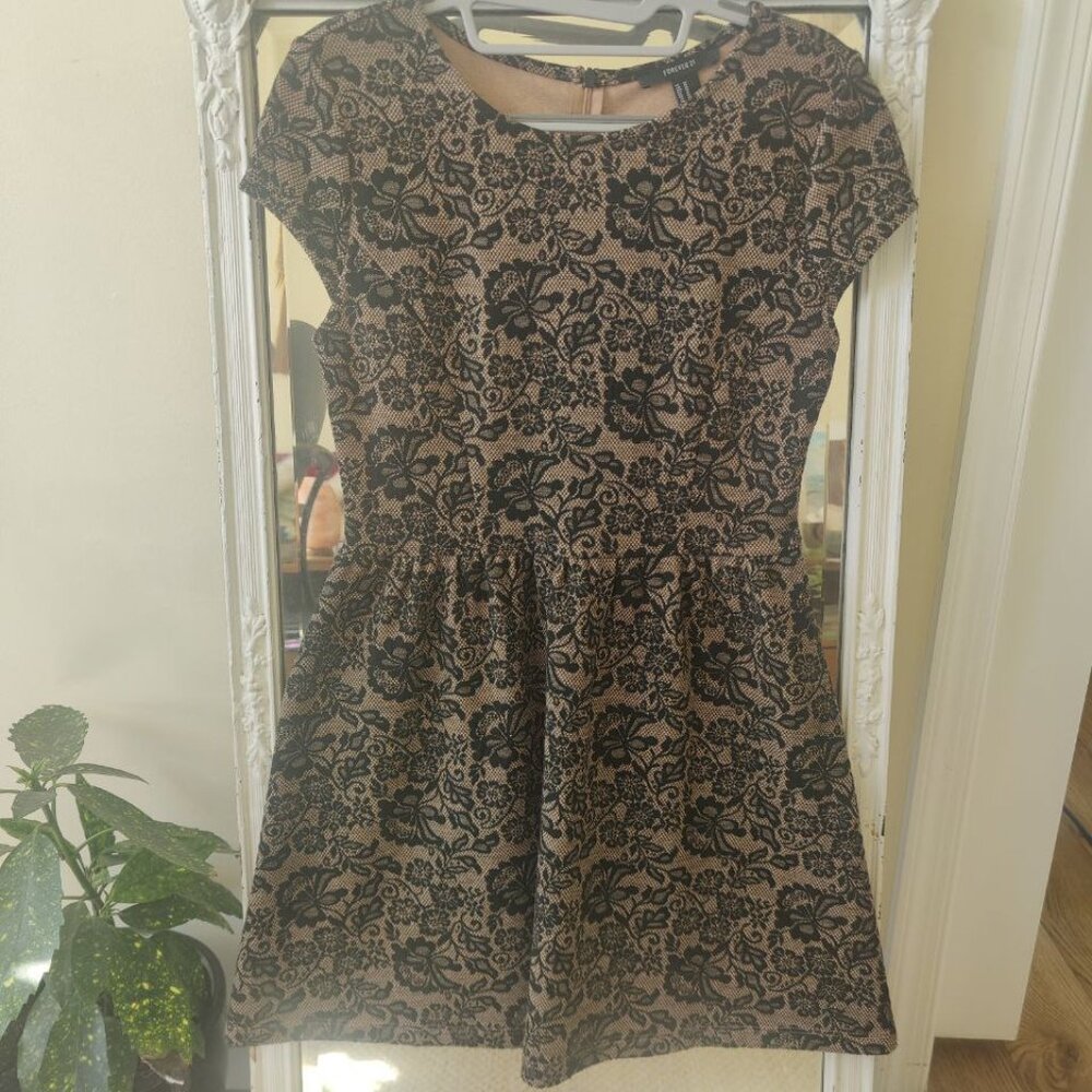 Floral Damask Printed Capped Short Sleeve Cocktail Dress Embroidered Look